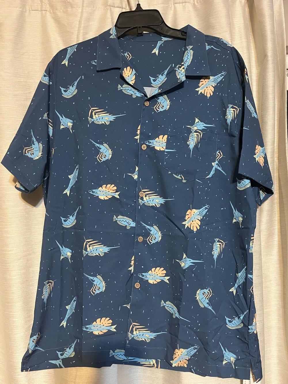 NWT Men’s XL Short Sleeve Navy Fish Print  Button Down Shirt!